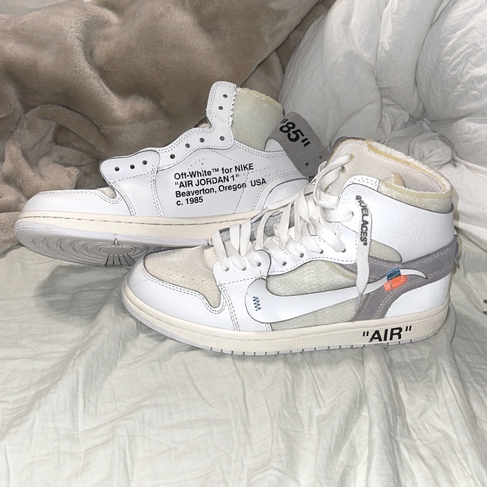 Men’s or woman’s sneakers